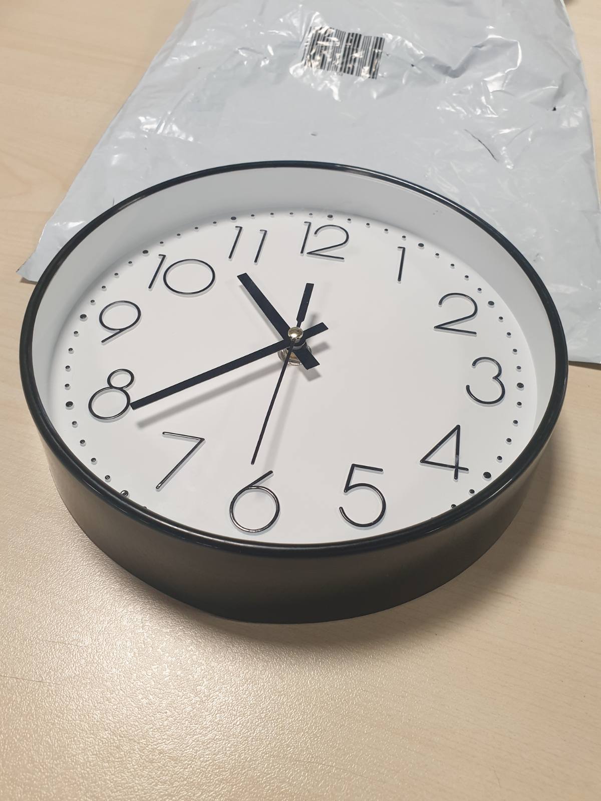 225177 - Orë muri analoge kuarci, 20cm, moderne, pa tik-tak, për dhomën e ndenjes.