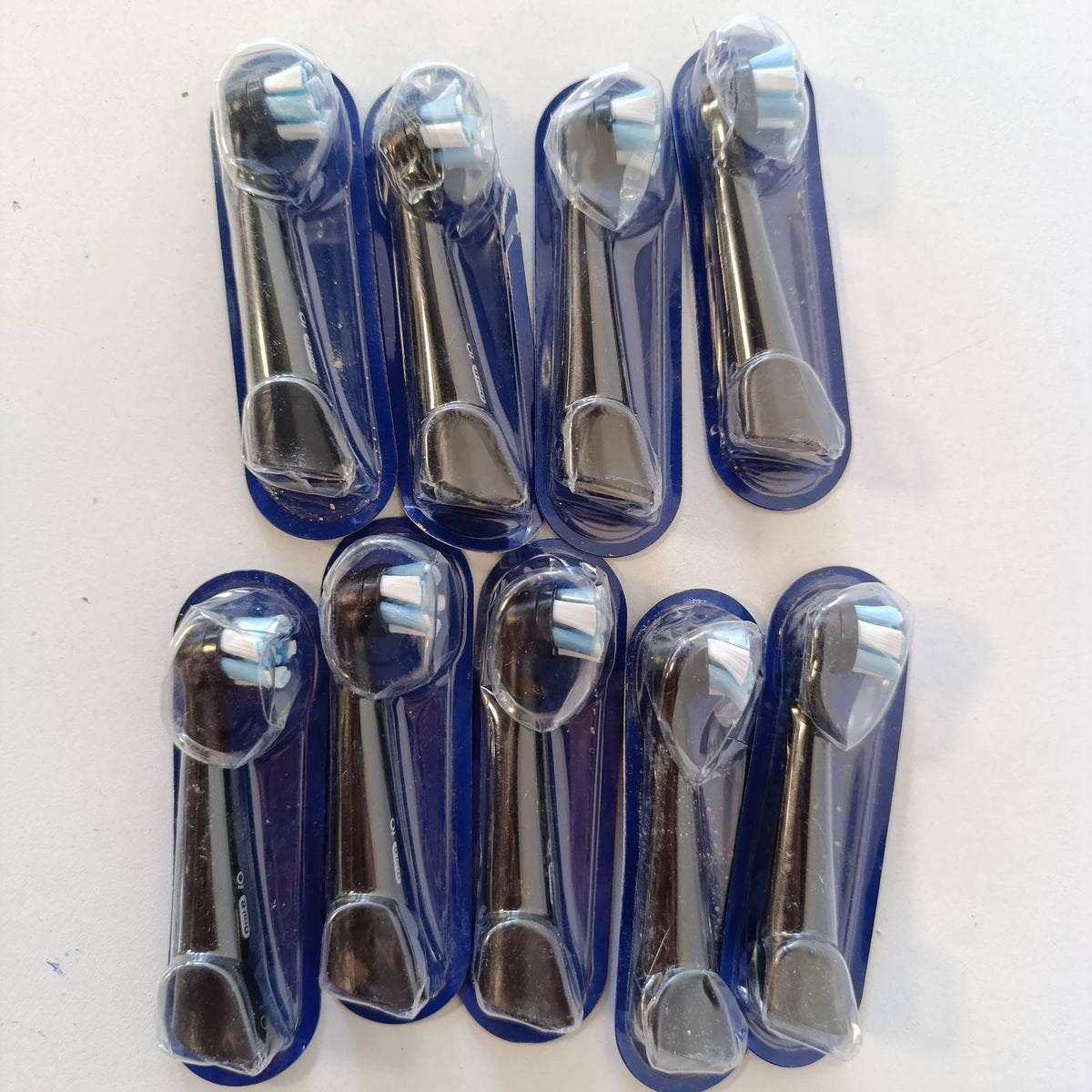 302818 - ORAL-B Koka Furçash Zëvendësuese iO Ultimate Clean, Koka Furçash Dhëmbësh Origjinale për Furçat Elektrike Oral-B iO, Të Zeza, 9 copë