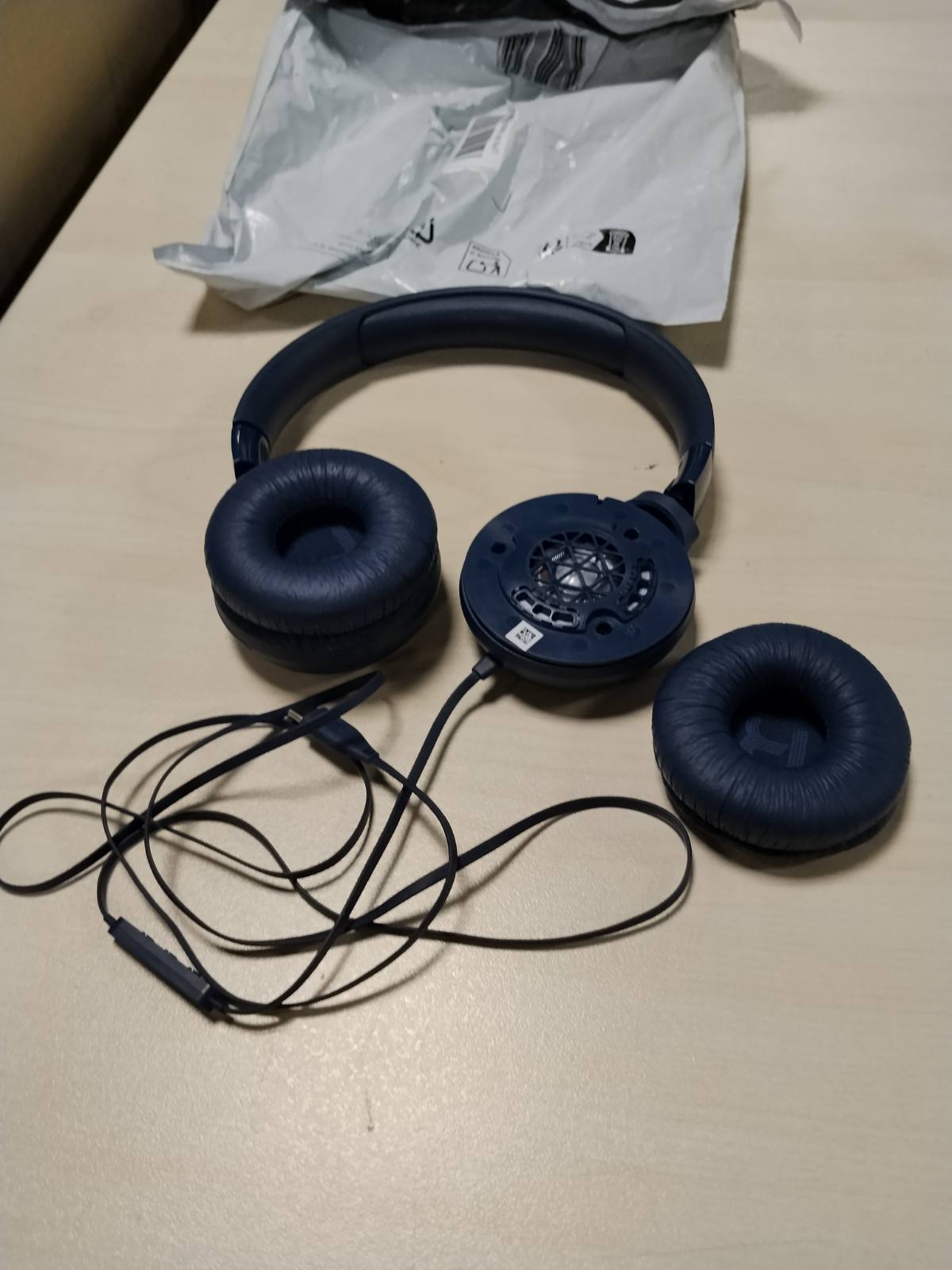299526 - JBL Tune 520C, kufje me tel në vesh me mikrofon, Tingull i Pastër Basi, parazgjedhje EQ, lidhje USB-C, dizajn i palosshëm dhe kabllo që nuk ngatërrohet, blu