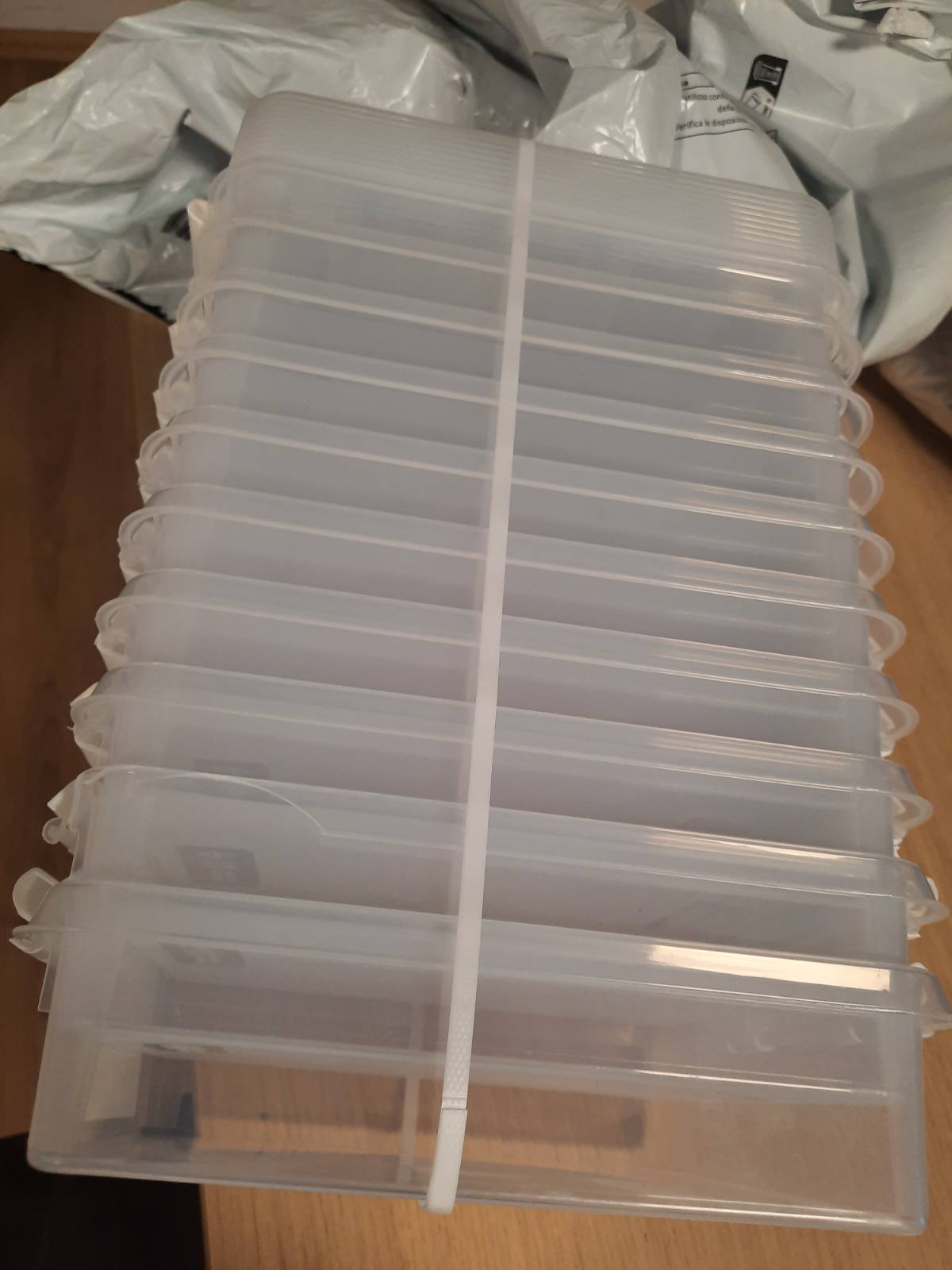 183566 - SMARTSTORE - Seti prej 10 Kutive per Ruajtje, Modeli Classic, me Kapake, Kapacitet 1L dhe Madhesi 21x17x6cm, te Perforcuara dhe te Sigurta per Ushqim