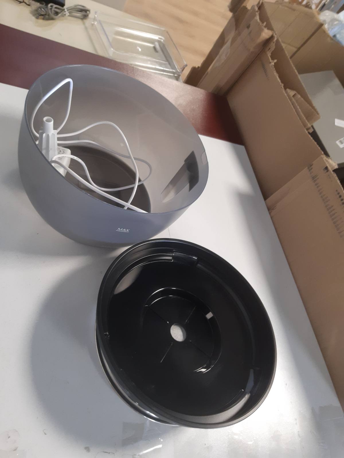 223611 - FEELNEEDY Shatërvan uji për mace 3L me filtër karboni të aktivizuar, Tas uji prej çeliku inox, Rezervuar uji transparent, i zi