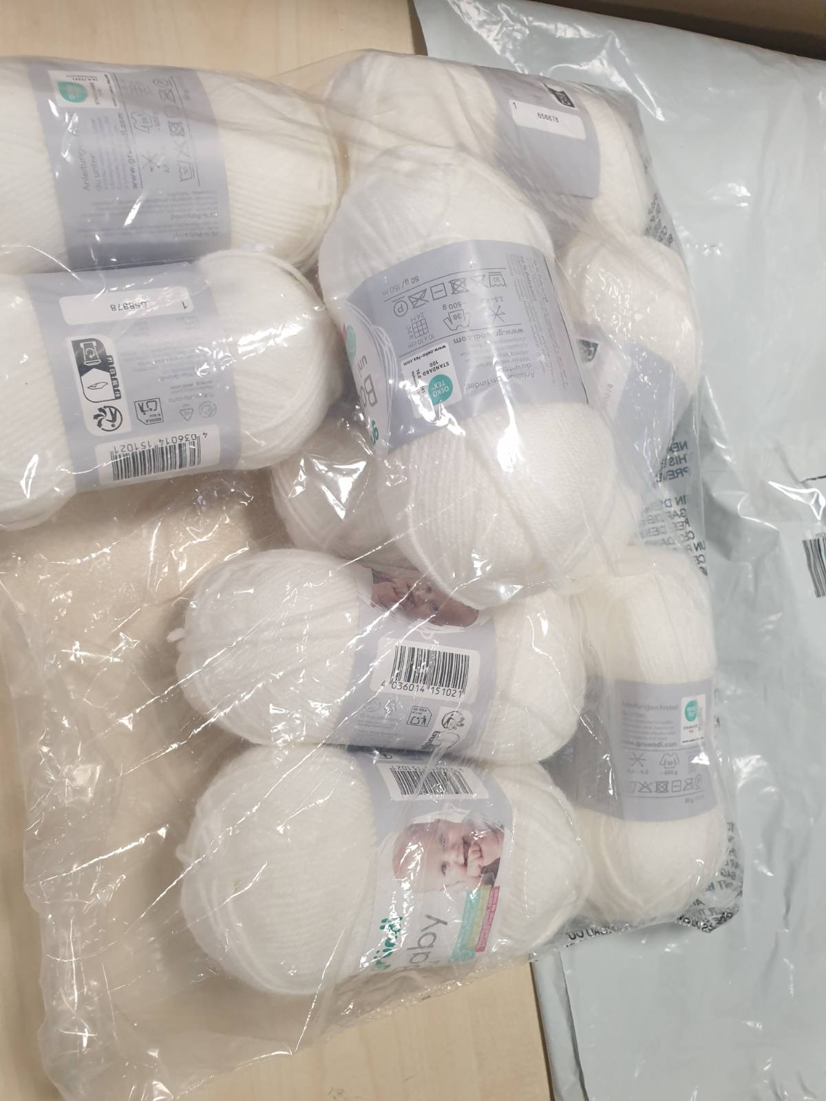 214549 - GRÜNDL Baby Wool, 70% poliakrilik, 30% poliamid, 9 topa 50 g / 150 m, madhësia e gjilpërës 3.5-4.5
