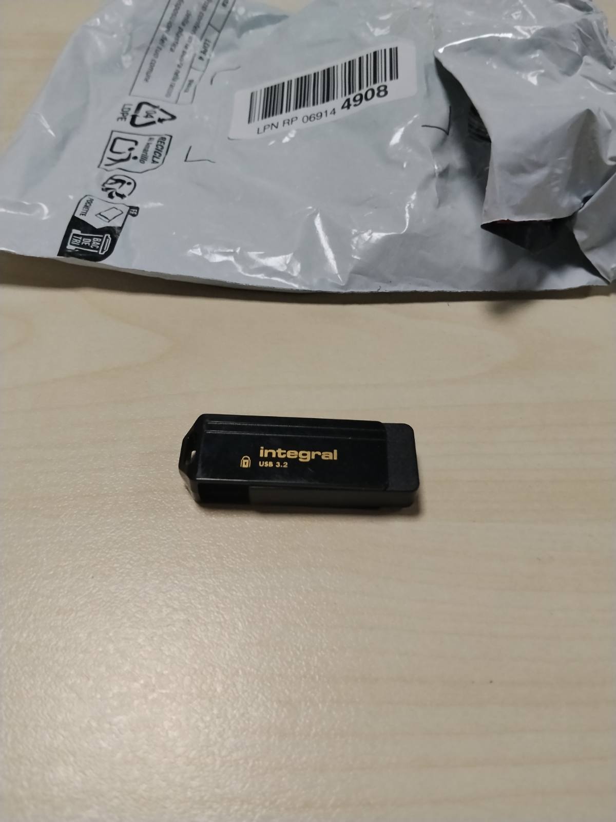 319743 - INTEGRAL Njësi USB e Sigurt 360-C 128GB e Enkriptuar, Lidhës USB-C, Enkriptim AES 256-Bit, Pajtueshme me Mac, MacBook, PC, Laptop