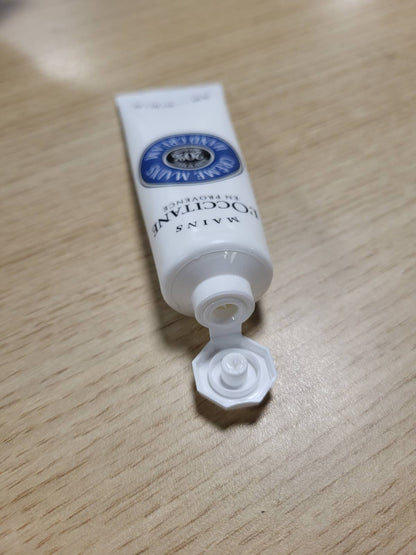 318526 - L'OCCITANE Krem për duar me gjalpë shea, 30 ml, lëkurë e thatë, teksturë e lehtë