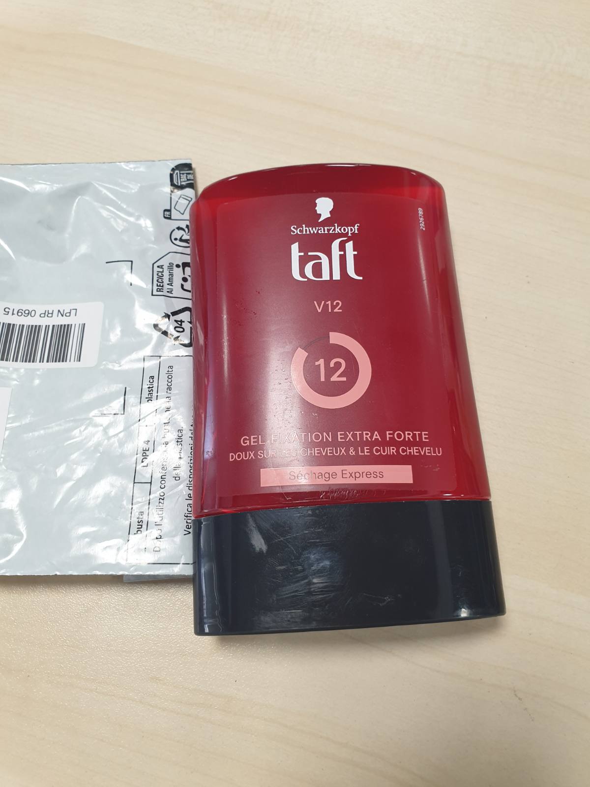 318828 - SCHWARZKOPF - Taft V12 Gel, Mbajtje Ekstra e Fortë 12, 300 ml