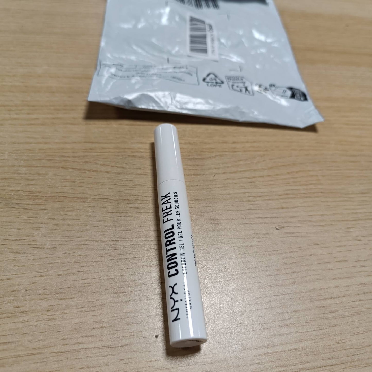 290464 - NYX Professional Makeup Xhel për Fiksimin e Vetullave Control Freak 10ml