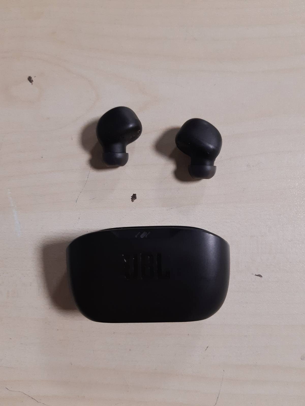 276377 - JBL Kufje pa tel Wave Buds, IP54 dhe IPX2, bas të fuqishëm, jetëgjatësi baterie 32 orë, të zeza