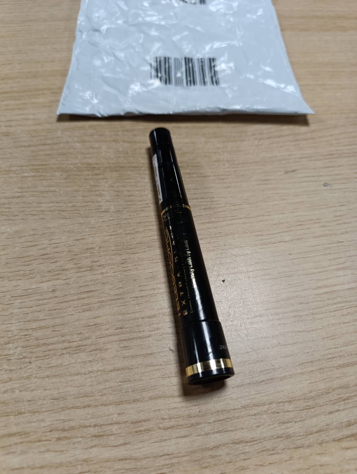 318167 - L'ORÉAL PARIS Rimel Teleskopik Zgjatës, E Zezë Intense, krehër fleksibël me furçë, formula e kremit intensifikues, ngjyra: E Zezë Karboni