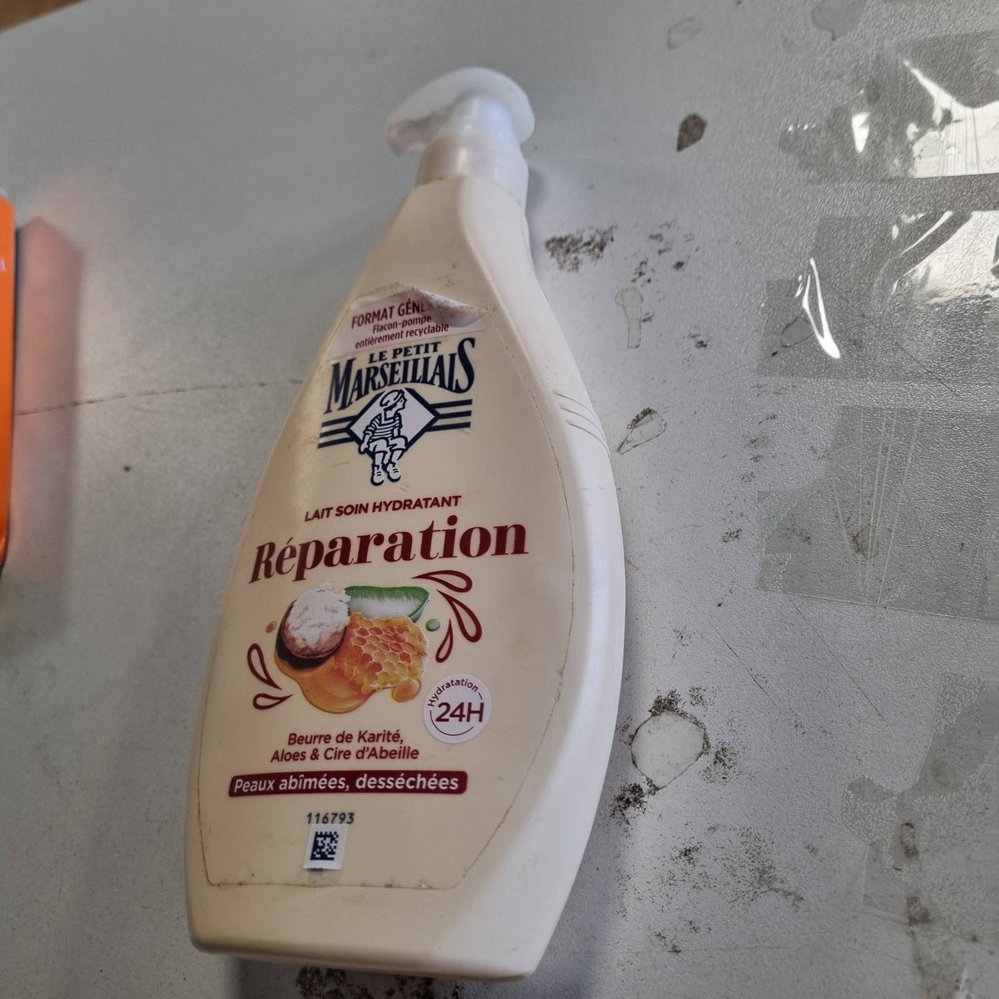 290503 - LE PETIT MARSEILLAIS Losion Trupi Hidratues Riparues, 400 ml, për Lëkurë të Dëmtuar dhe të Tharë, Hidratim 24-orësh, me Gjalpë Shea, Aloe dhe Dyllë Blete