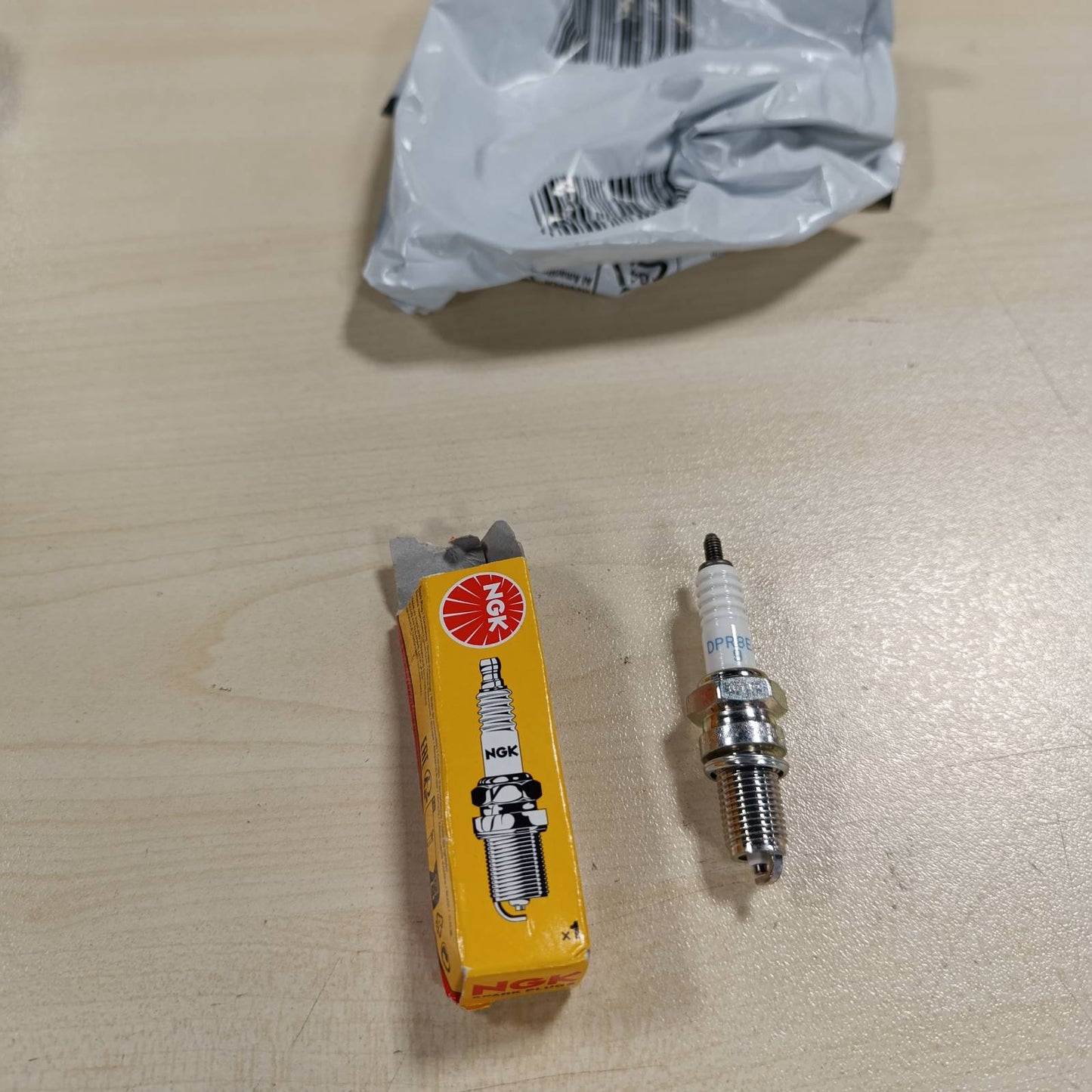 289321 - NGK Kandela DPR8EA-9 4929