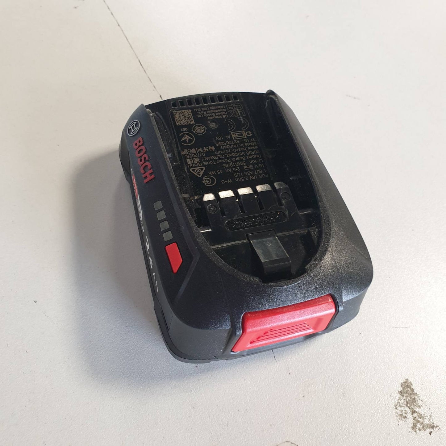 316330 - BOSCH Bateri zëvendësuese PBA 18V 2.5Ah WB, kapacitet i lartë për kohë më të gjatë funksionimi; i pajtueshëm me të gjitha pajisjet 18V Power for All