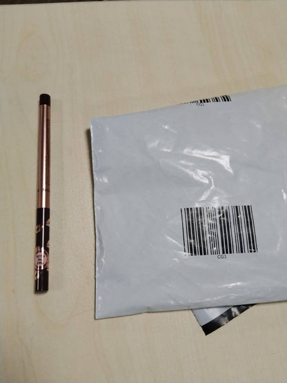 319069 - REVOLUTION BEAUTY - Vijëzues Buzëkuqi Pout Bomb, qëndrim i gjatë, me acid hialuronik dhe vitaminë E, vegan, pa mizori