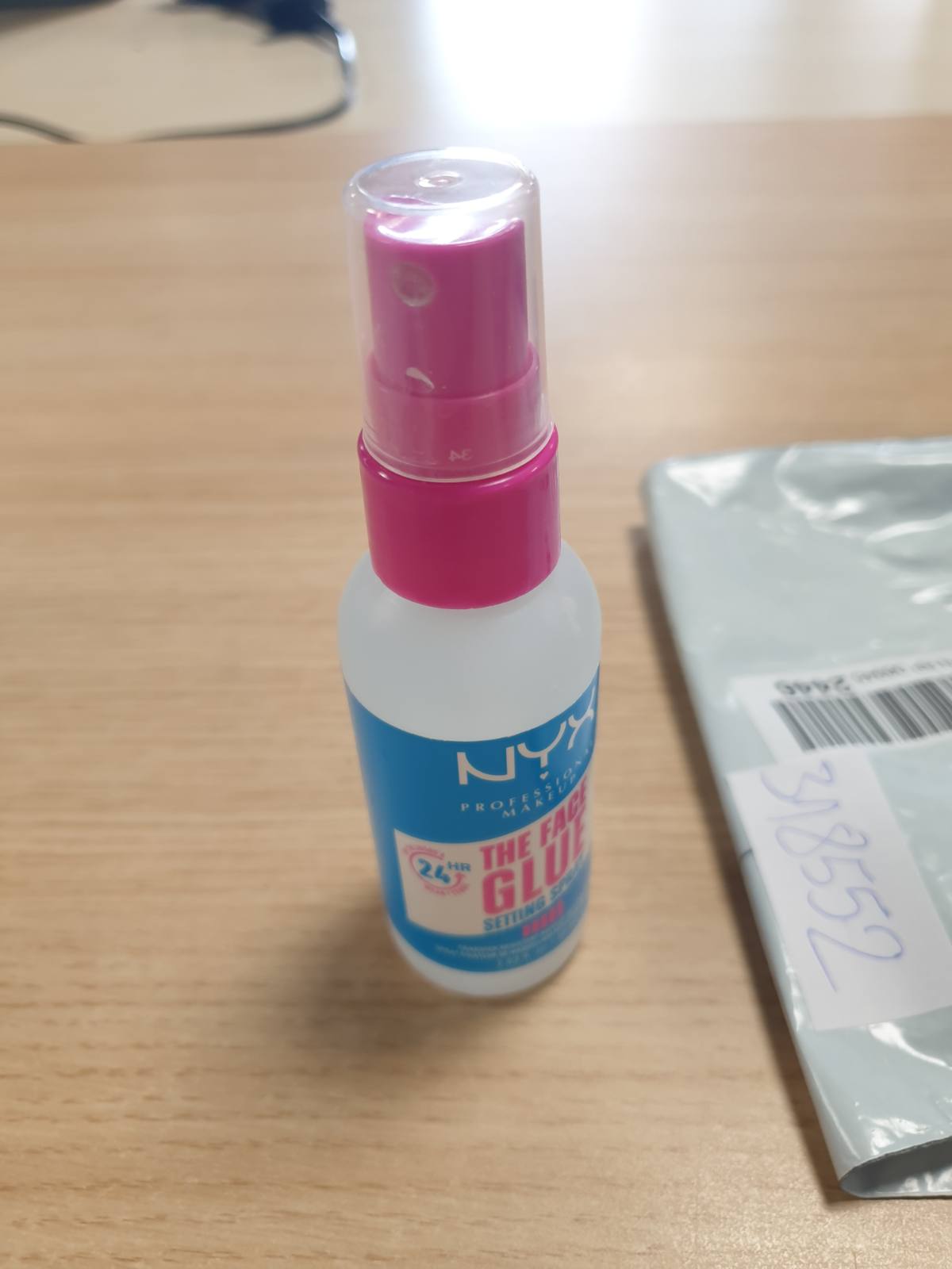 318552 - NYX PROFESSIONAL MAKEUP - Sprej fiksues për makijazh, 60 ml, rezistent ndaj transferimit dhe i papërshkueshëm nga uji, qëndrueshmëri 24 orë, formulë vegane