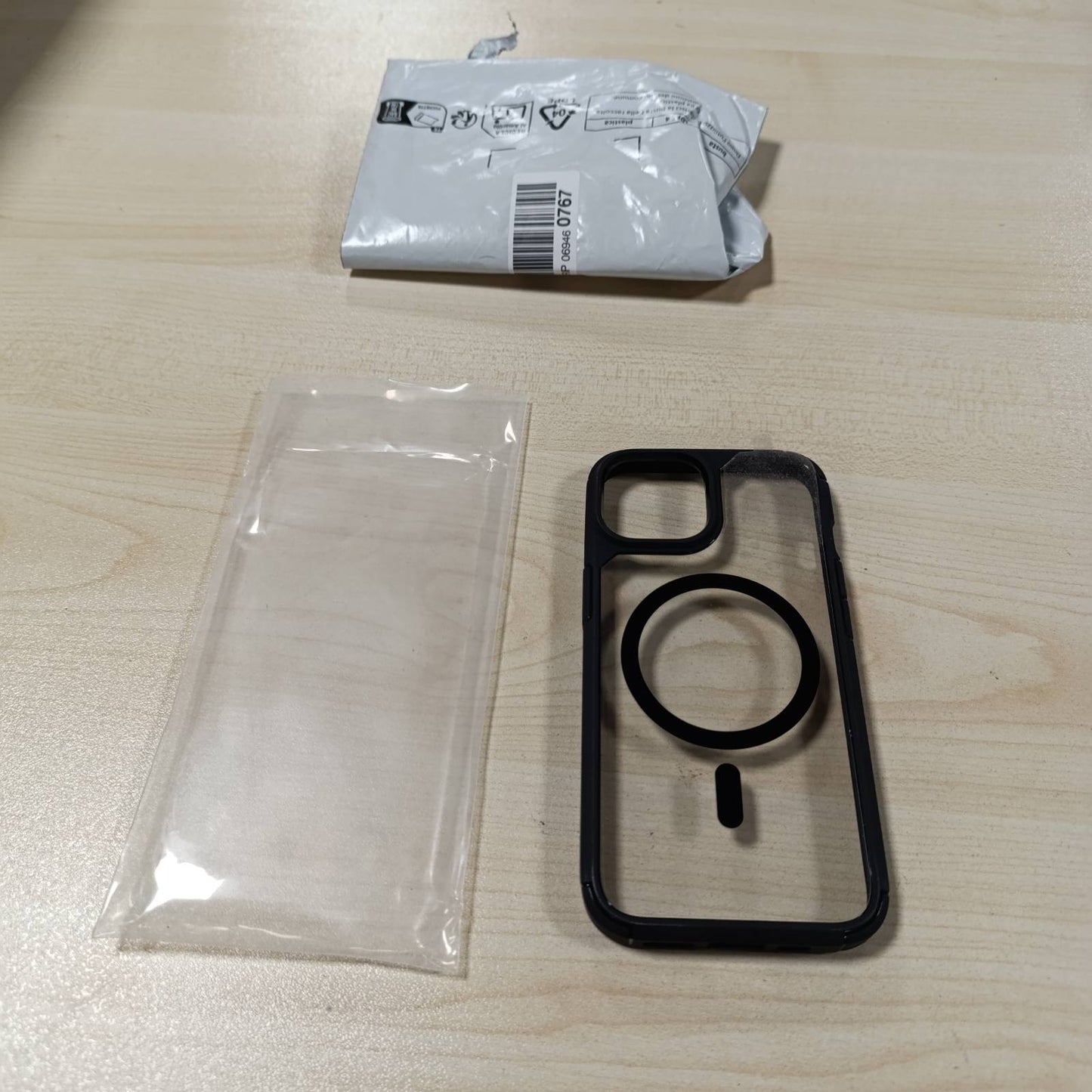 269209 - TAURI Mbështjellëse magnetike për iPhone 15, me mbrojtës ekrani, e zezë, e pajtueshme me MagSafe