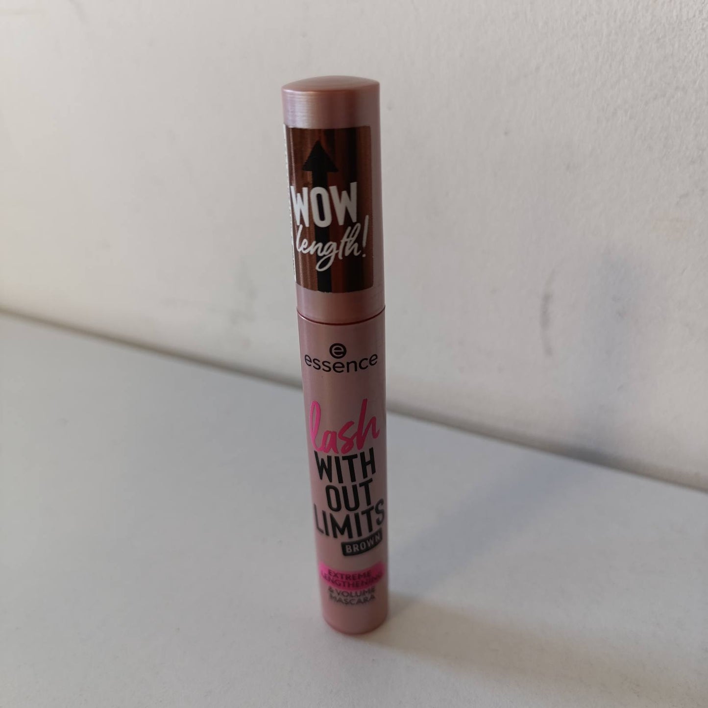 319066 - ESSENCE – Lap WITHOUT LIMITS BROWN, 13 ml, ekstrem zgjatës dhe voluminoz, jetëgjatë