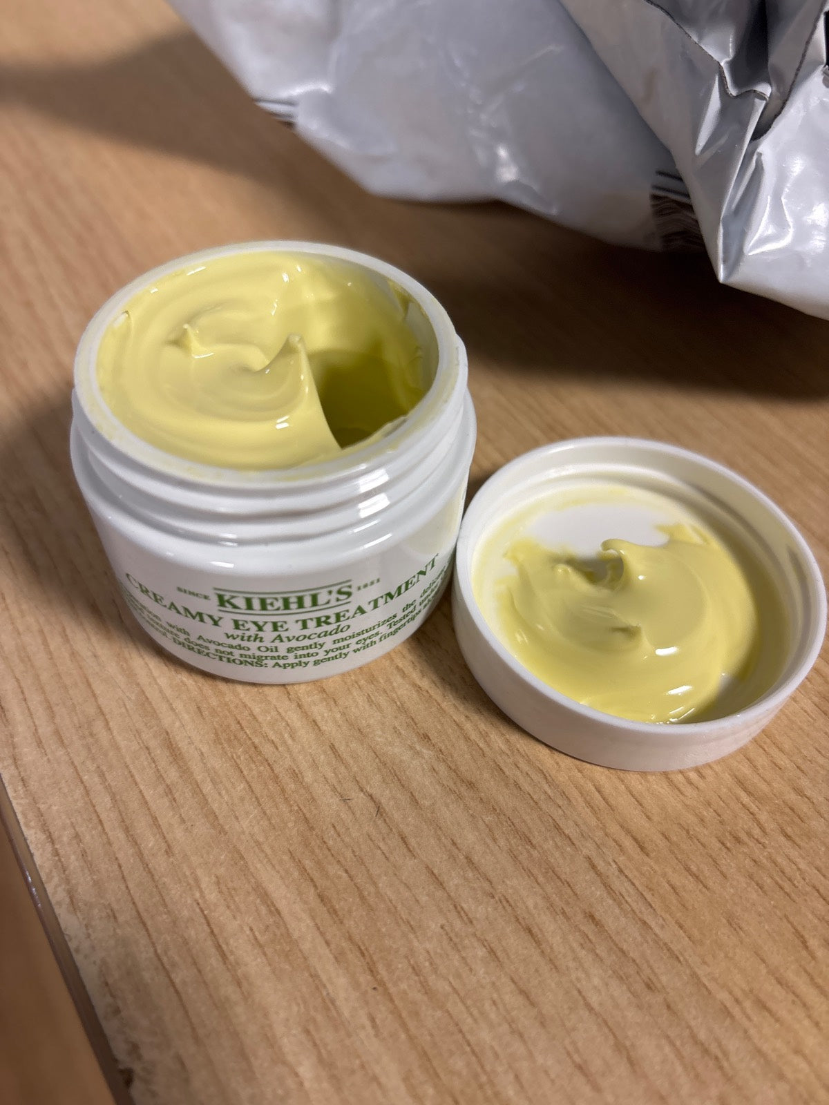 315697 - KIEHL'S Krem për sytë me avokado, Hidraton, Zbut, Ndriçon konturin e syve, Kundër rrudhave, I formuluar me vaj avokado, kafeinë dhe beta-karoten, Të gjitha llojet e lëkurës, 28 ml