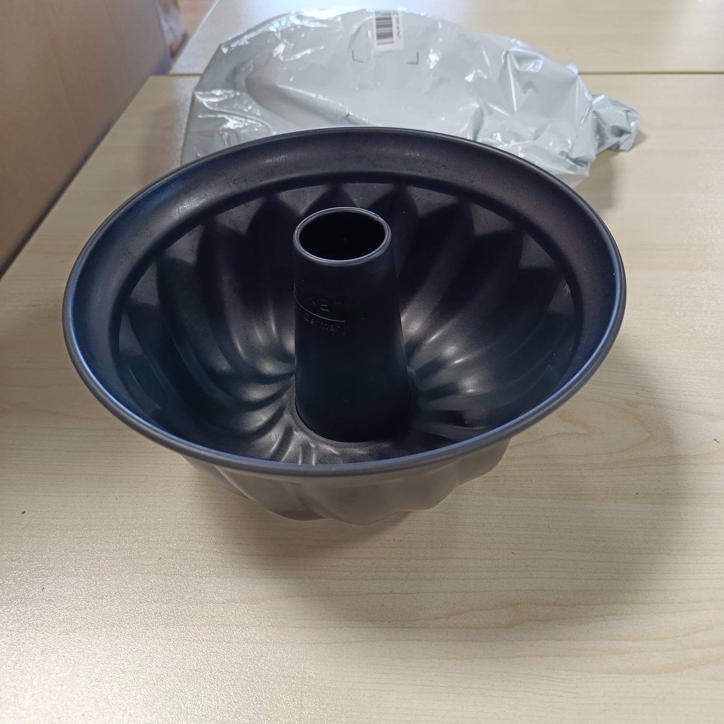 210495 - ZENKER Tavë Tortë Bundt Ø 25 cm, Metalike e Zezë, Fletë Çeliku, me Shtresë Jo-Ngjitëse, Sasia: 1 Copë