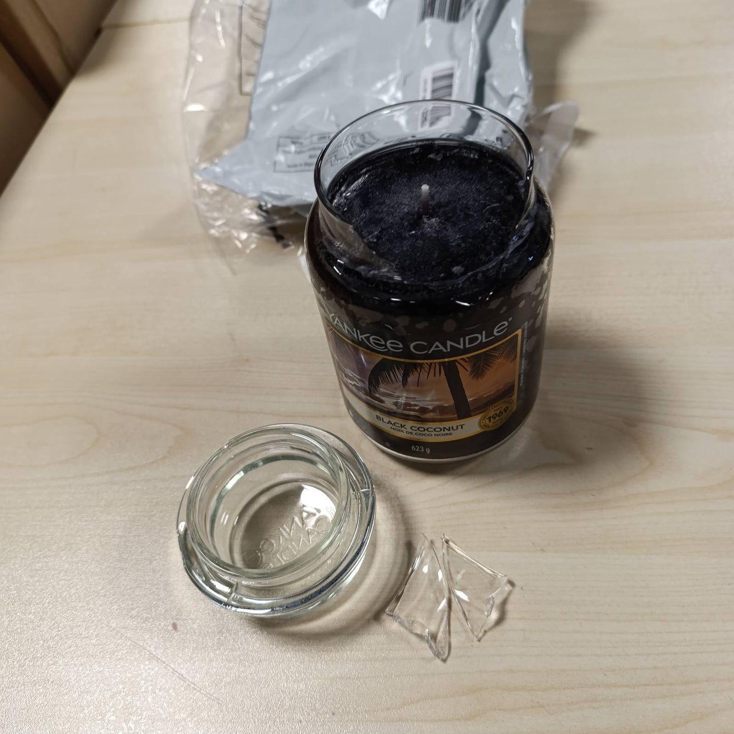 183923 - YANKEE CANDLE Qiri Aromatik në Gotë e Madhe, Kokos i Zi, Kohëzgjatje Djegieje Deri në 150 Orë, Dhurata Idealë për Gratë