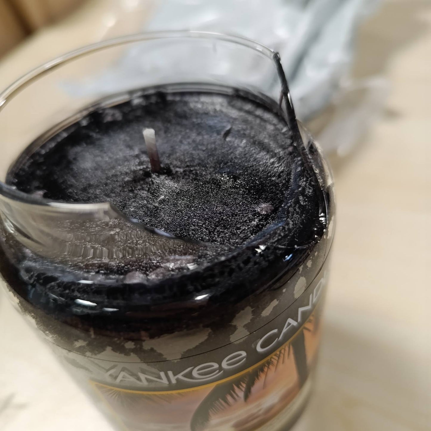 183923 - YANKEE CANDLE Qiri Aromatik në Gotë e Madhe, Kokos i Zi, Kohëzgjatje Djegieje Deri në 150 Orë, Dhurata Idealë për Gratë
