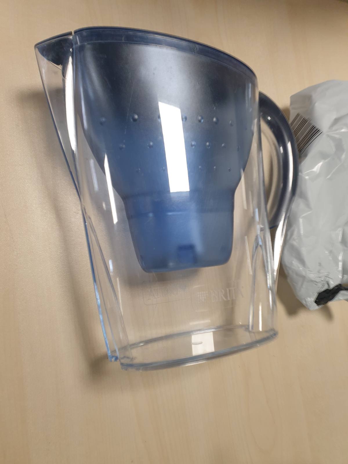 222321 - BRITA Enë filtri për ujë të bardhë Marella, 2.4l, përfshirë 3 fishekë MAXTRA PRO Pure Performance, me BRITA Memo dhe kapak me mentesha