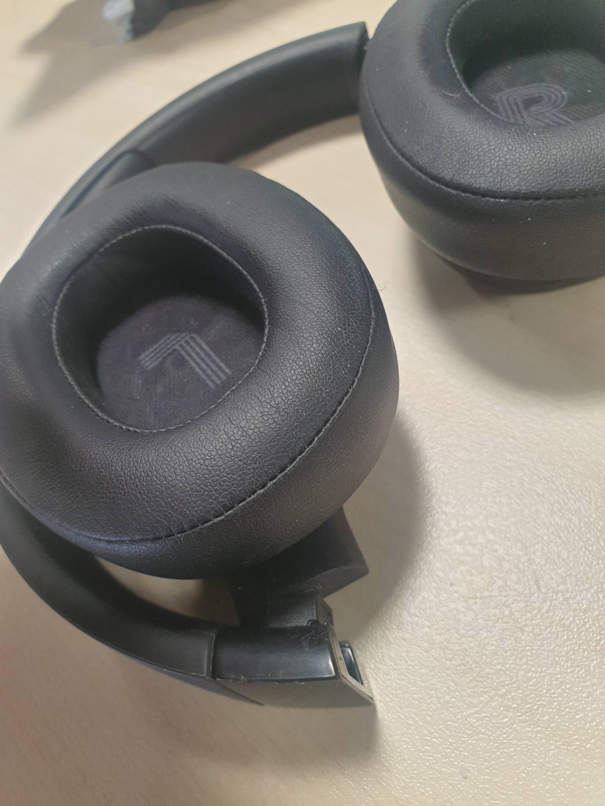 267792 - JBL TUNE 720BT, kufje pa tel në vesh, ngjyrë e zezë, JBL Pure Bass, Bluetooth 5.3, thirrje pa duar, kabllo audio, 76 orë jetëgjatësi baterie
