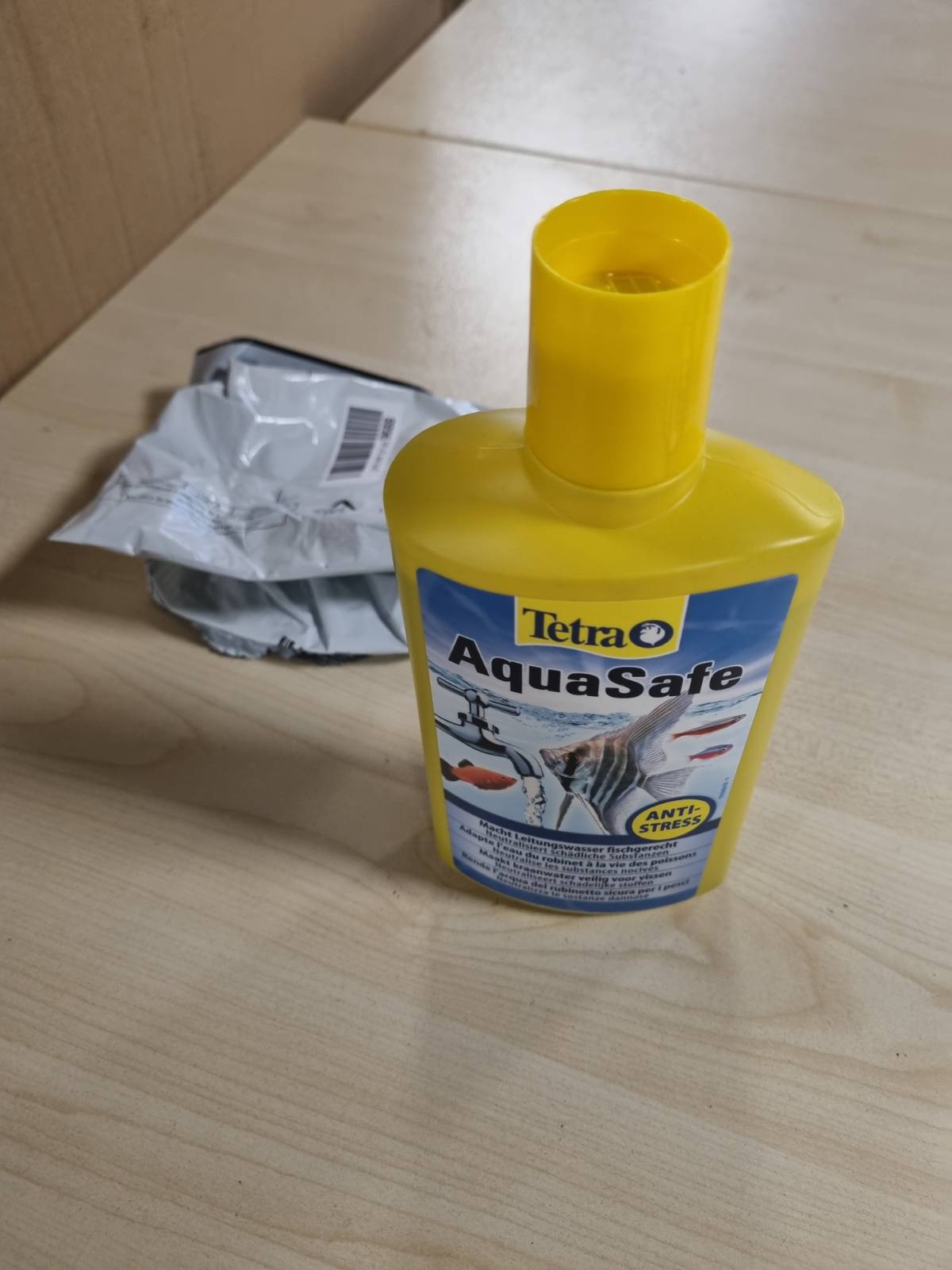 223683 - TETRA AquaSafe Kondicioner uji 500 ml për akuarium, neutralizon substancat e dëmshme