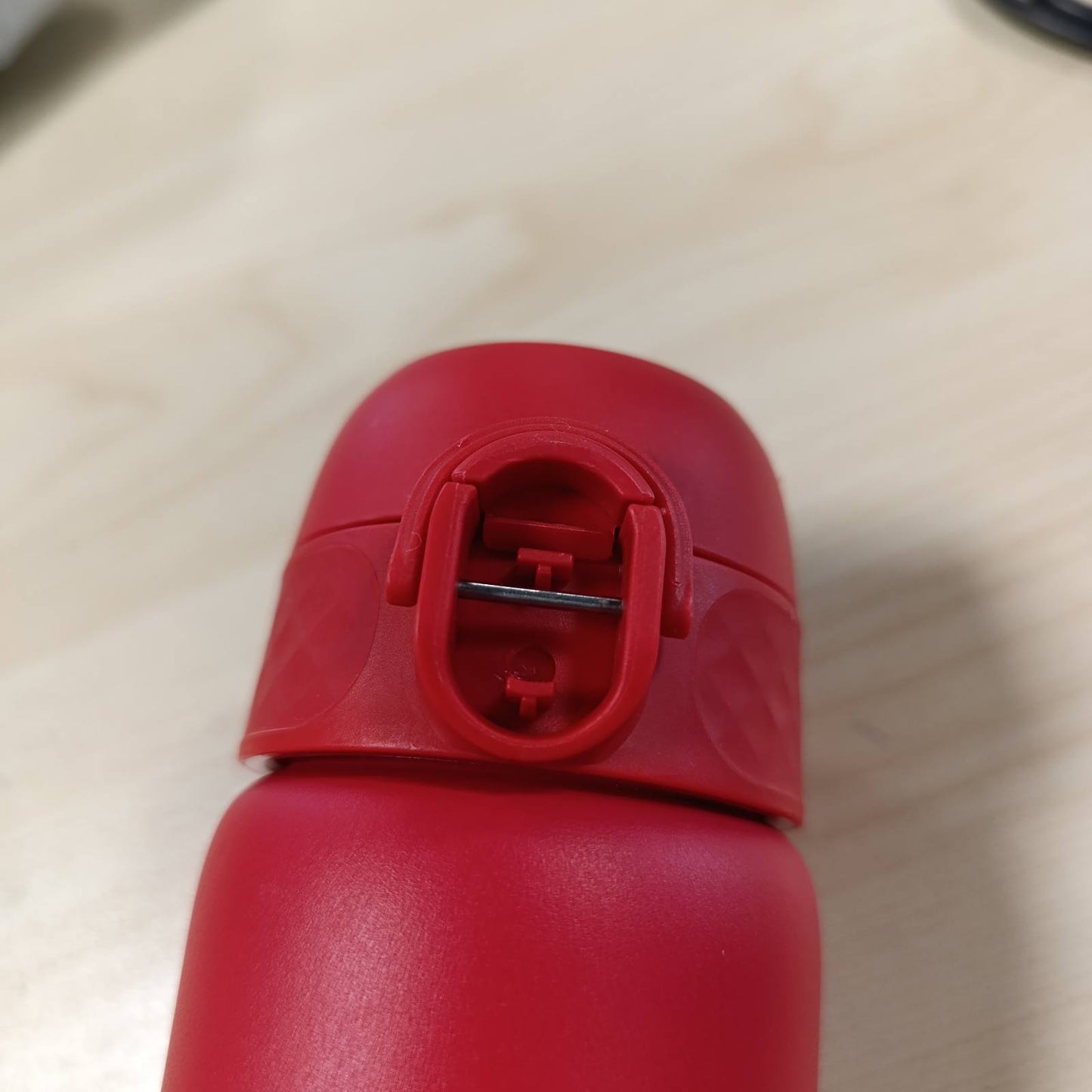 294037 - ION8 Shishe uji çeliku për fëmijë, Kapacitet 400 ml/13 oz, E paizoluar, E papërshkueshme nga rrjedhjet, E kuqe, Me dorezë mbajtëse