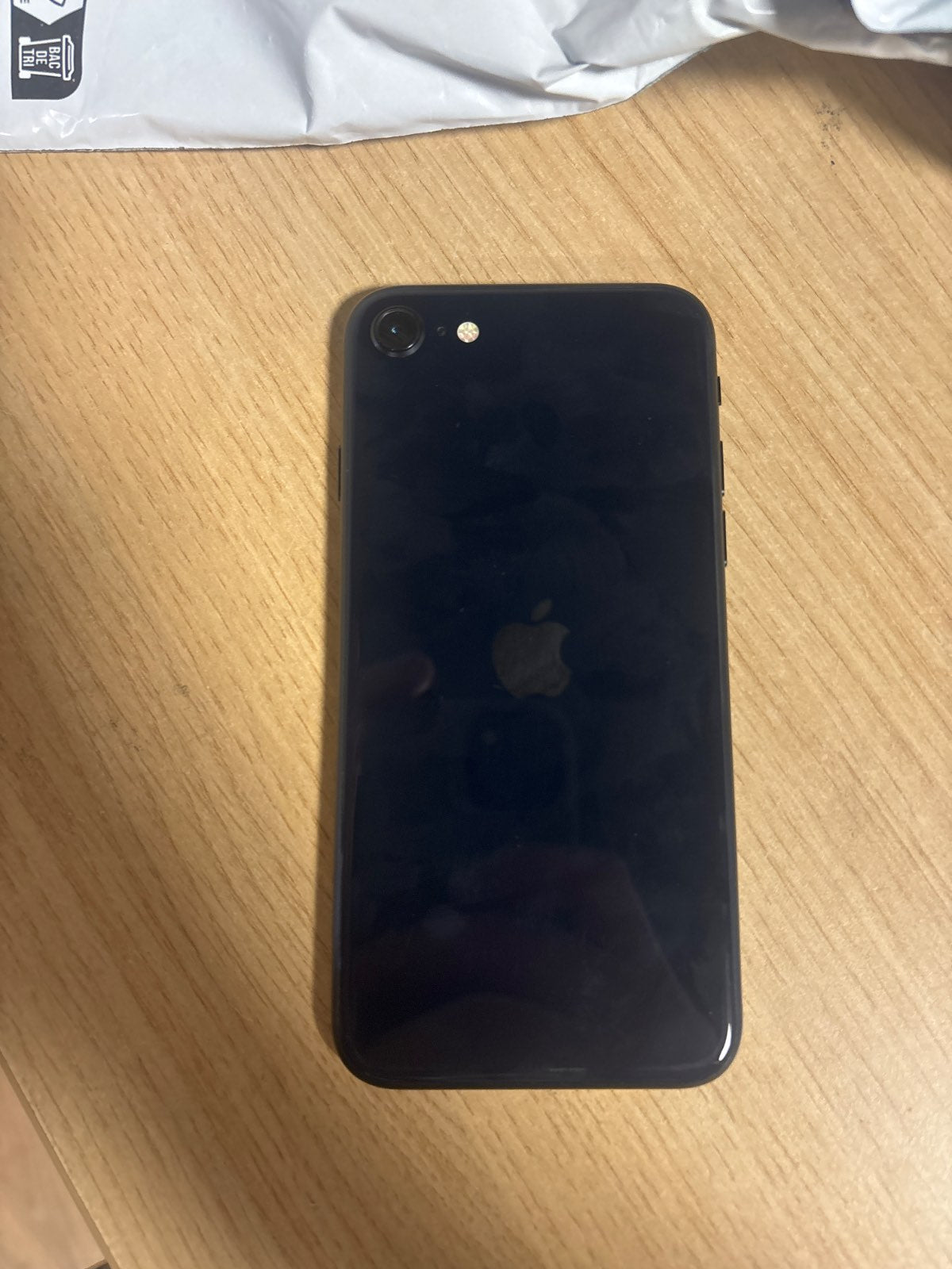 292075 - APPLE iPhone SE Gjenerata e 3-të, 128GB, Mesnatë (I Rinovuar)