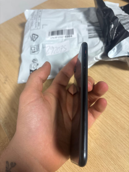 292075 - APPLE iPhone SE Gjenerata e 3-të, 128GB, Mesnatë (I Rinovuar)