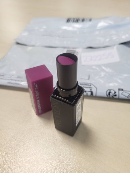 272255 - REVLON Bojë ColorStay Suede, Buzëkuq Nr. 013 Stir The Pot, 2.55 g, përfundim mat, formulë vegan