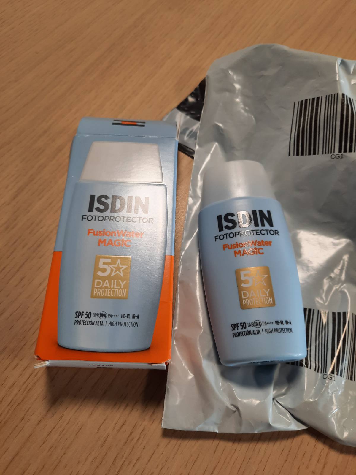 297054 - ISDIN Fotoprotector Fusion Water MAGIC SPF 50, Krem dielli për fytyrën ultra i lehtë, Krem dielli 50 ml