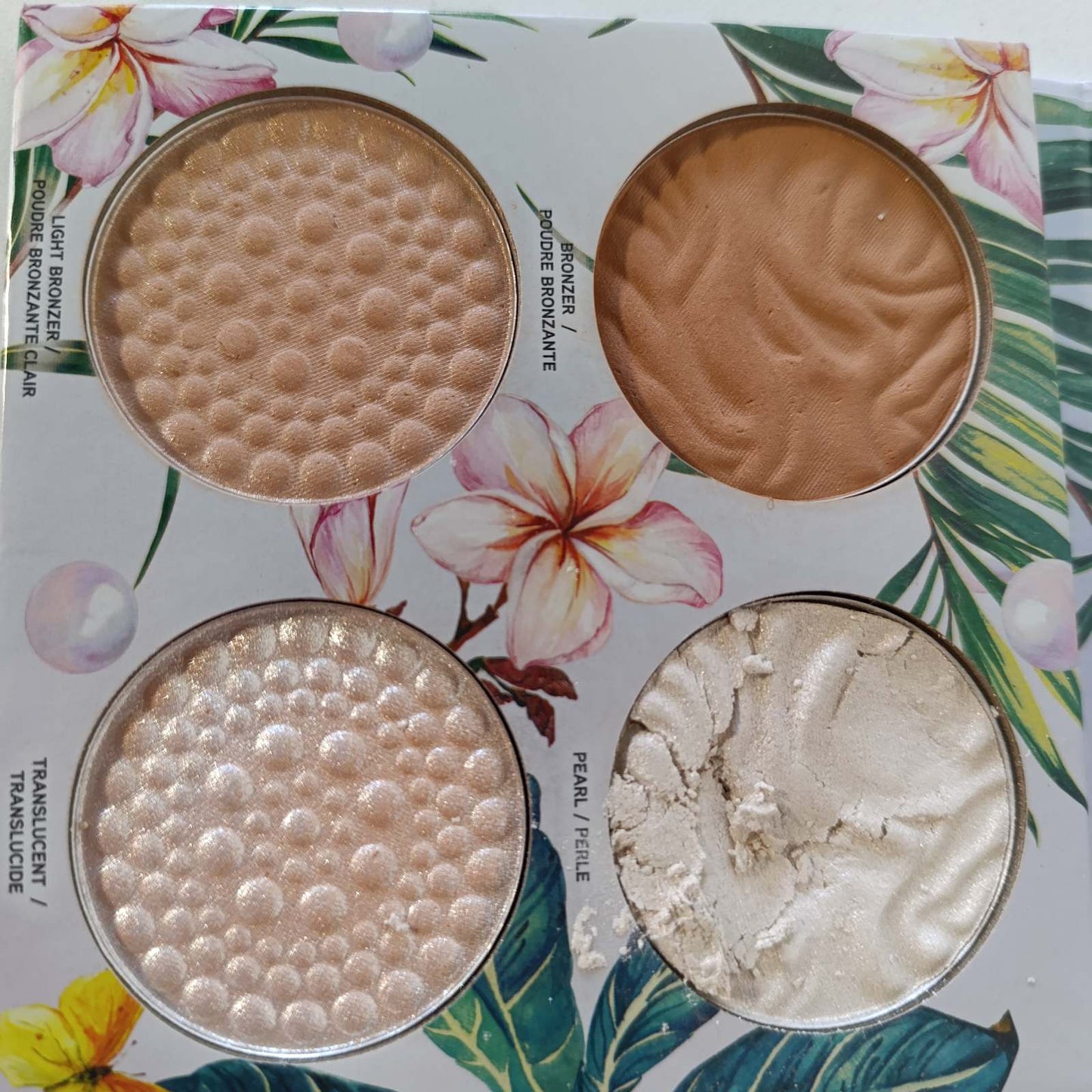 317842 - PHYSICIANS FORMULA Paleta Quad All Star, Paletë Grimi me Bronzues, Highlighter dhe Pudër Fytyre, me Gjalpë Amazonian, E Lehtë për t’u Përzier, E Përshtatshme për Udhëtim