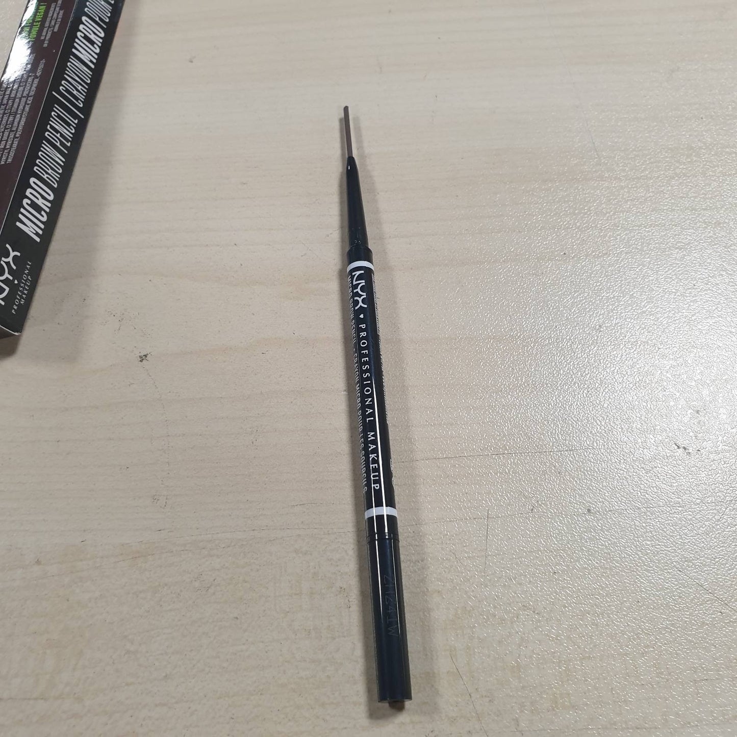 318273 - NYX Professional Makeup Perfect Eyebrow Micro Brow Laps, Dyanësor: Furçë Spirale dhe Laps Automatik për Vetullat, Formulë Vegane, Nuanca: Kafe Hiri
