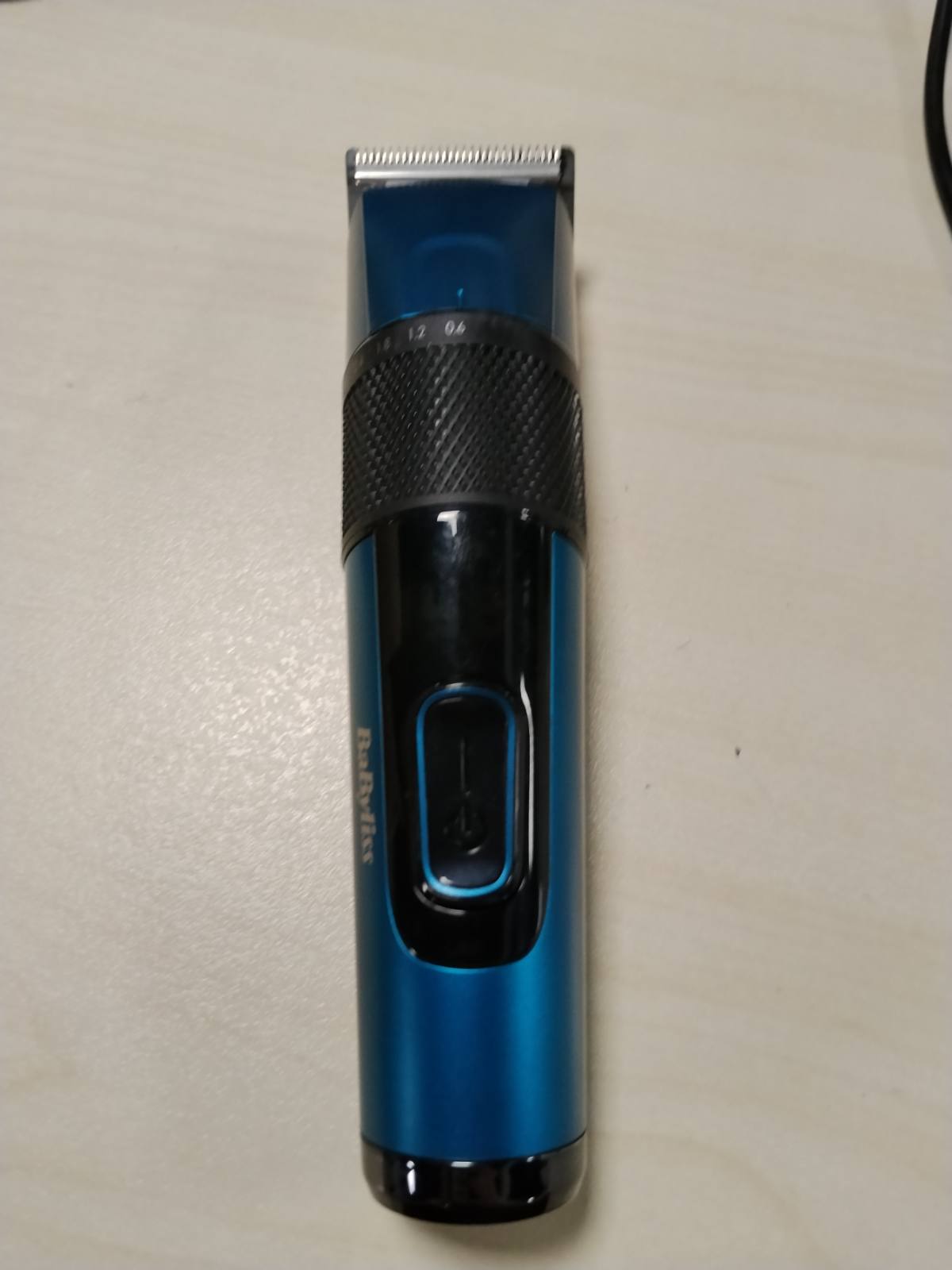 300277 - BABYLISS Makinë prerëse flokësh Japoneze prej çeliku - Bateri litiumi, Kohëzgjatje funksionimi 160 minuta, 3 orë karikim i plotë, e zezë, E990E