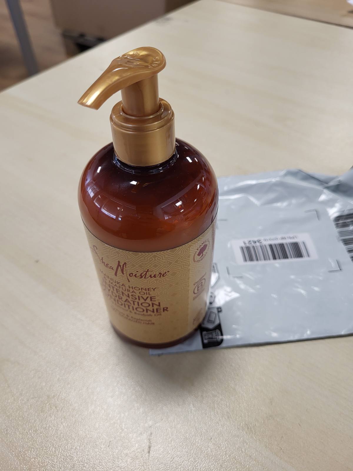 275599 - SHEAMOISTURE - Balsam hidratues intensiv me mjaltë Manuka dhe vaj Mafura - 384 ml - Balsam flokësh pa sulfate me vaj baobab dhe gjalpë shea, për flokë të thatë dhe të dëmtuar