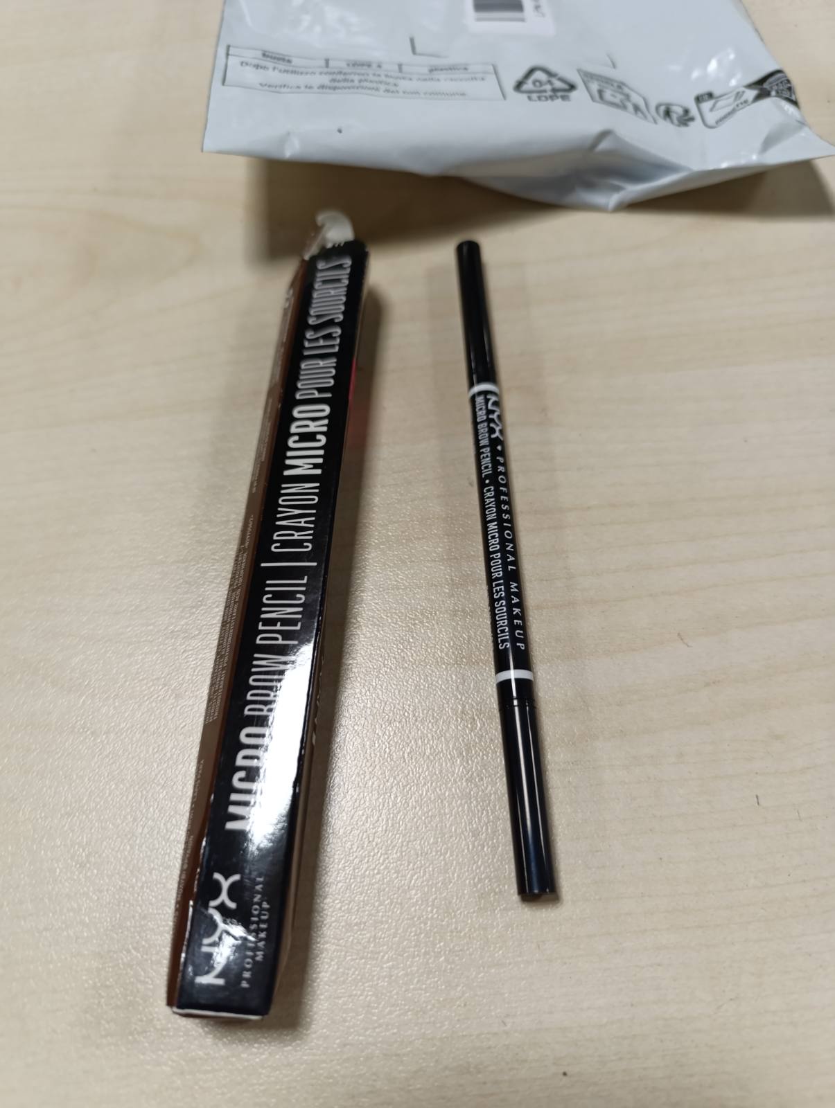 318603 - NYX Professional Makeup Perfect Eyebrow Micro Brow Laps - Furçë Spirale dhe Laps Automatik për Vetullat - Ngjyrë: Çokollatë - Formulë Vegane