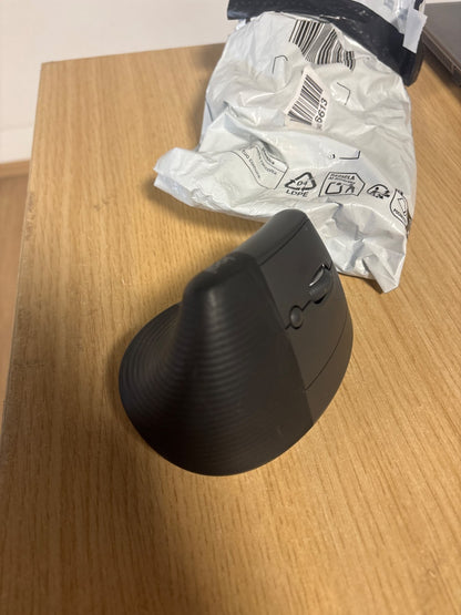272974 - MAUS BLUETOOTH PA TEL LOGITECH LIFT VERTICAL, ERGONOMIK, ME MARRËS USB LOGI BOLT, BUTONA TË HESHTUR, 4 BUTONA, I PAJTUESHËM ME WINDOWS/MACOS/IPADOS PËR LAPTOPË/PC - GRI
