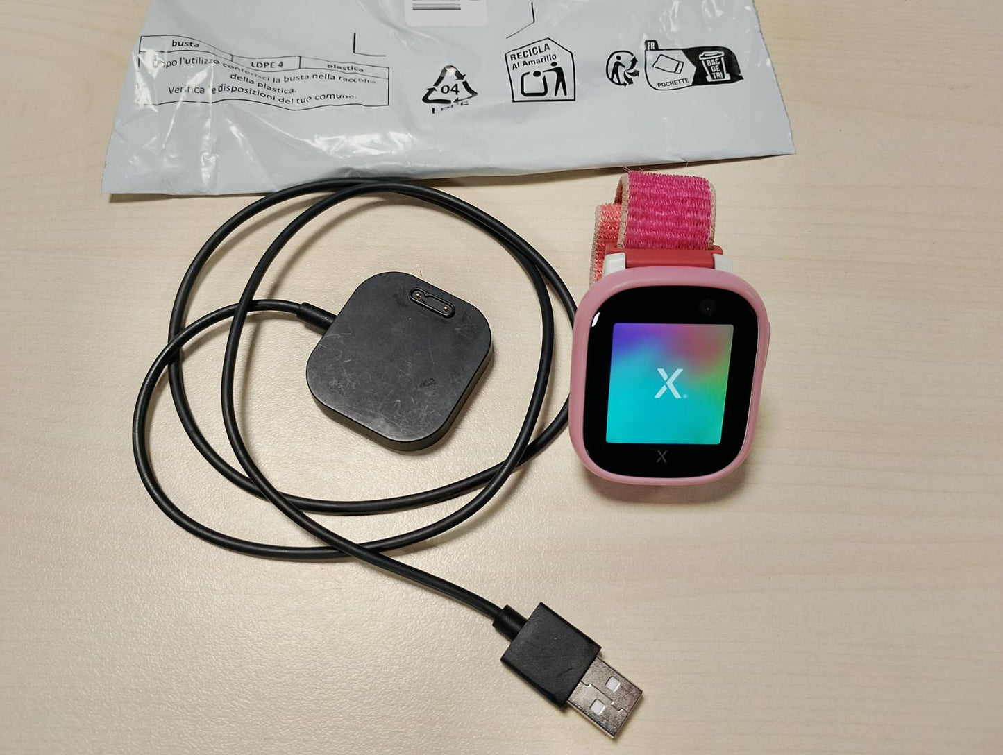 292159 - DEUTSCHE TELEKOM Ora inteligjente Xplora për fëmijë X6 Play eSIM GPS me buton SOS, ekran vendndodhjeje, telefon dhe mesazhe zanore, e lidhur me telefonin inteligjent të prindërve nëpërmjet aplikacionit, e zezë
