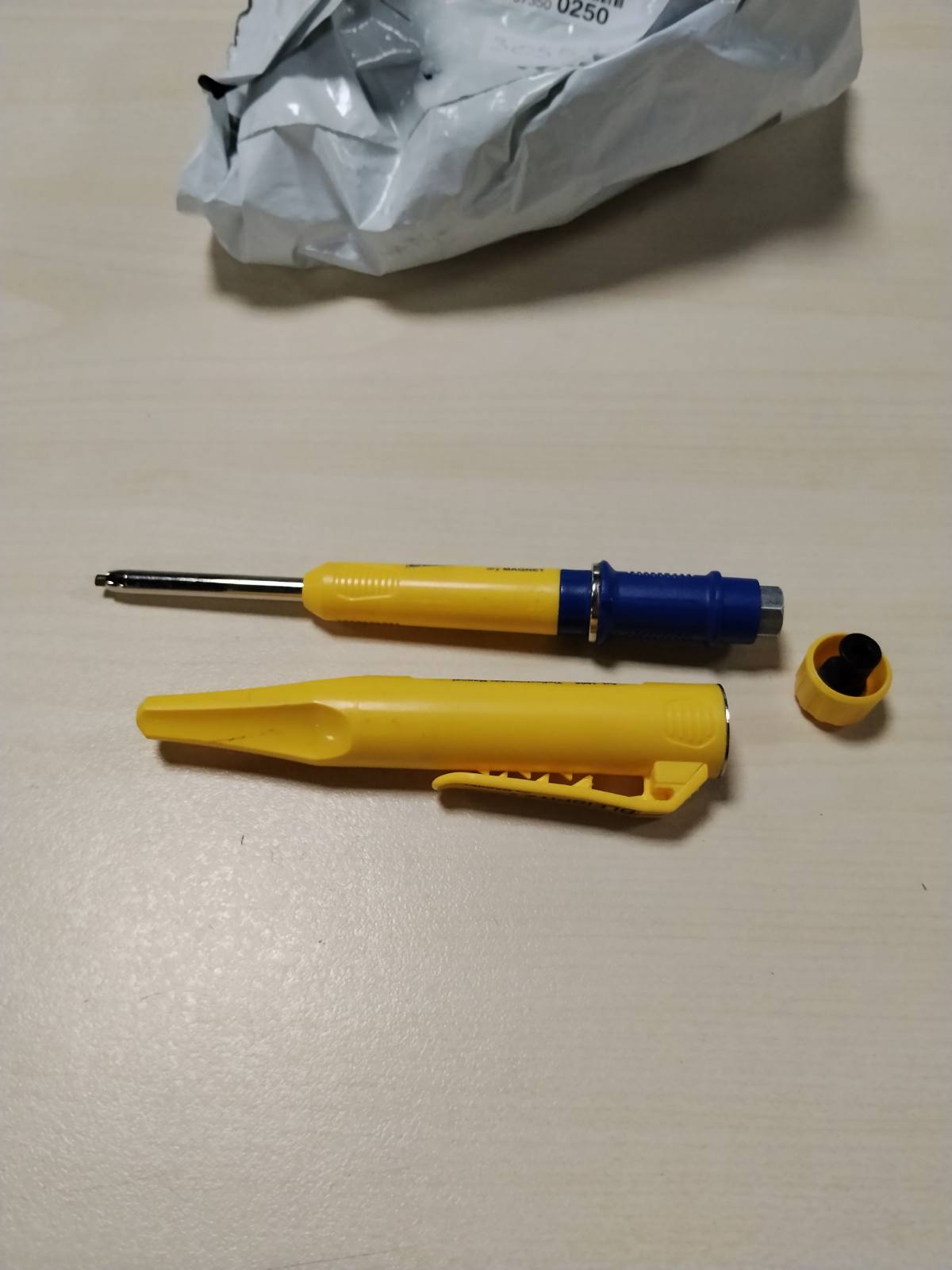 305532 - MAGNET I THATË ME PIKË PLUMB, Shënues vrimash të thella me mbyllje magnetike, funksionim me një dorë, zona kapjeje për të parandaluar rrëshqitjen, kapak i lëvizshëm, ndalues rrotullues, shënues veglash, aksesor veglash, 2055
