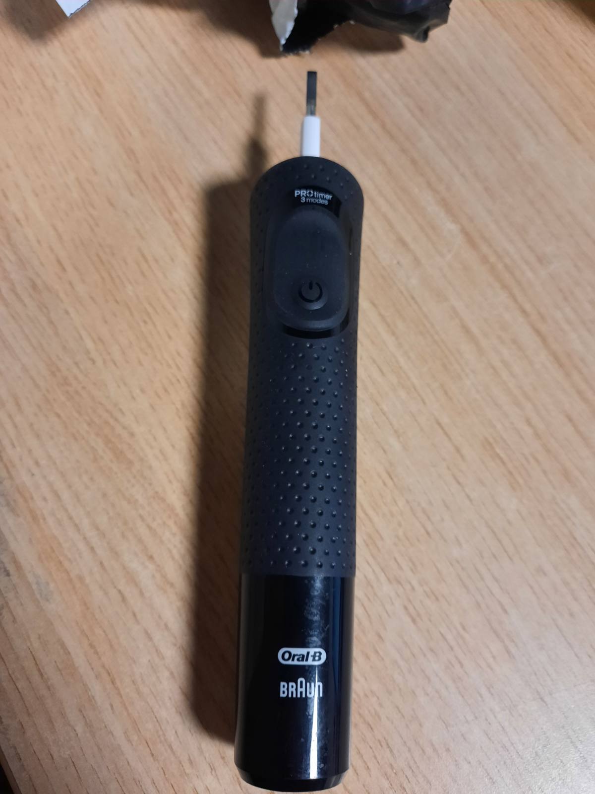 307557 - ORAL-B Furçë dhëmbësh elektrike e rikarikueshme Vitality Pro, e zezë, 1 kokë furçe. 1 furçë dhëmbësh