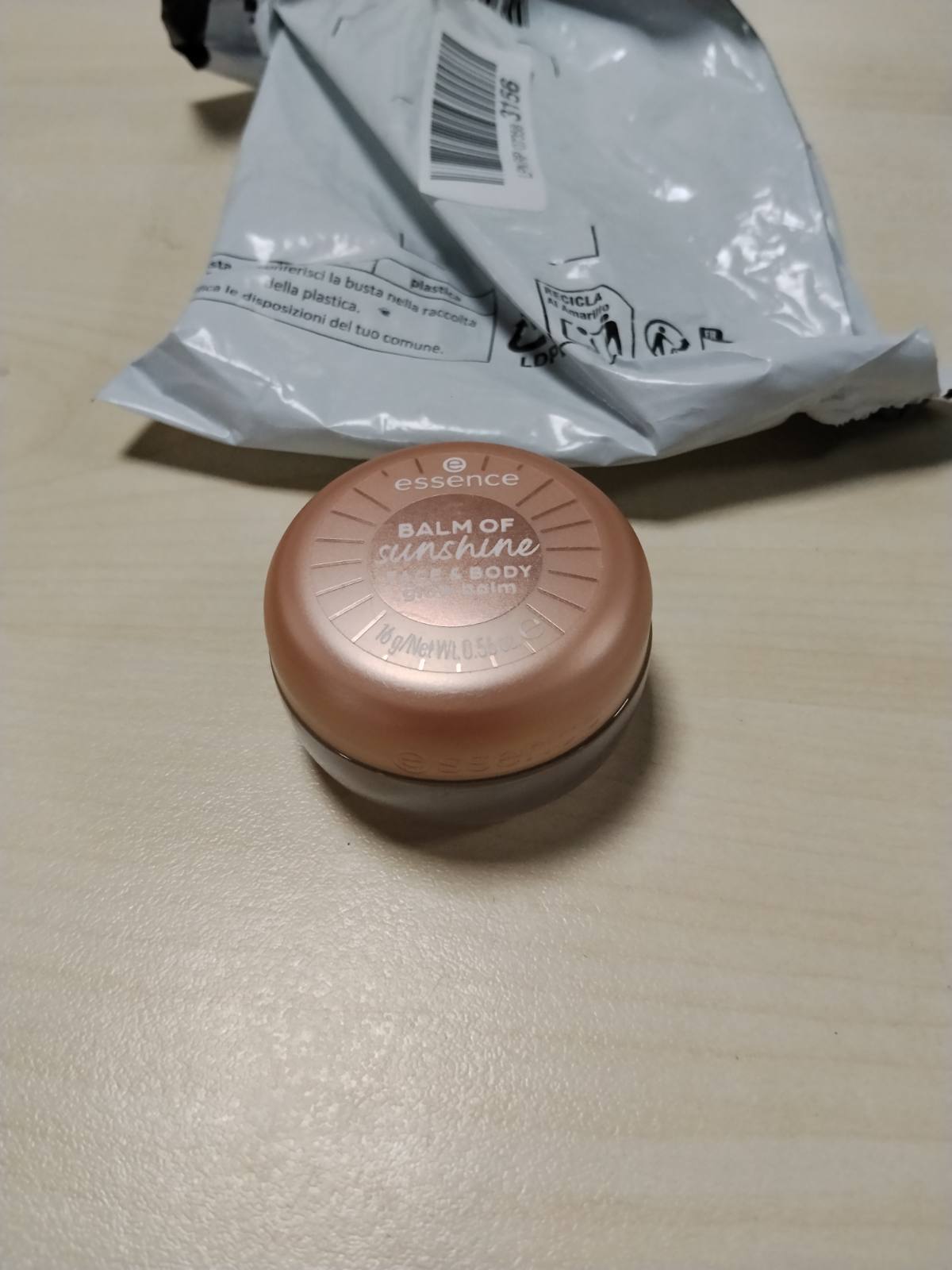 303388 - ESSENCE Balsam Sunshine Glow për fytyrën dhe trupin – 10 seanca hënore