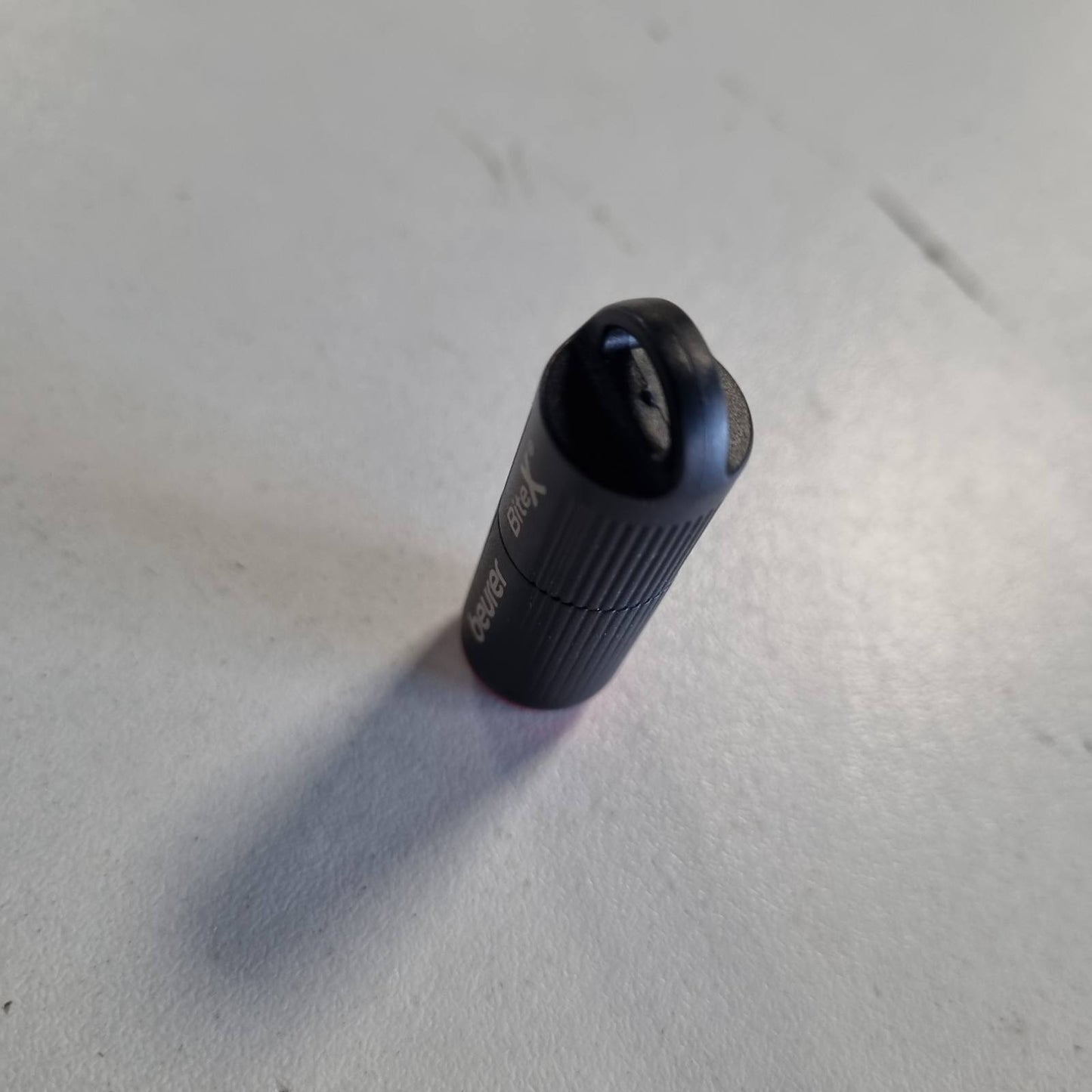 321334 - BEURER Shërues Elektrik i Pickimeve të Insekteve BiteX Go Deep, i Zi, për Telefona të Lehtë, Stilolaps Ngrohës për Pickime Mushkonjash, USB-C, me Dritë