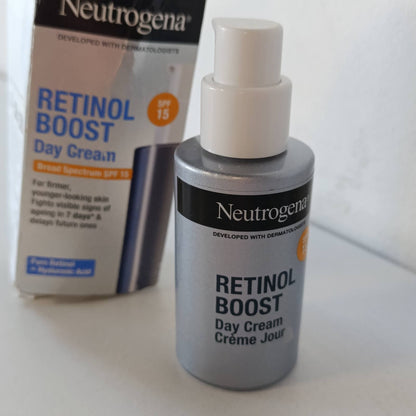 321224 - NEUTROGENA – Krem Dite Retinol Boost SPF 15, shishe me pompë 50 ml, krem hidratues me mbrojtje nga dielli