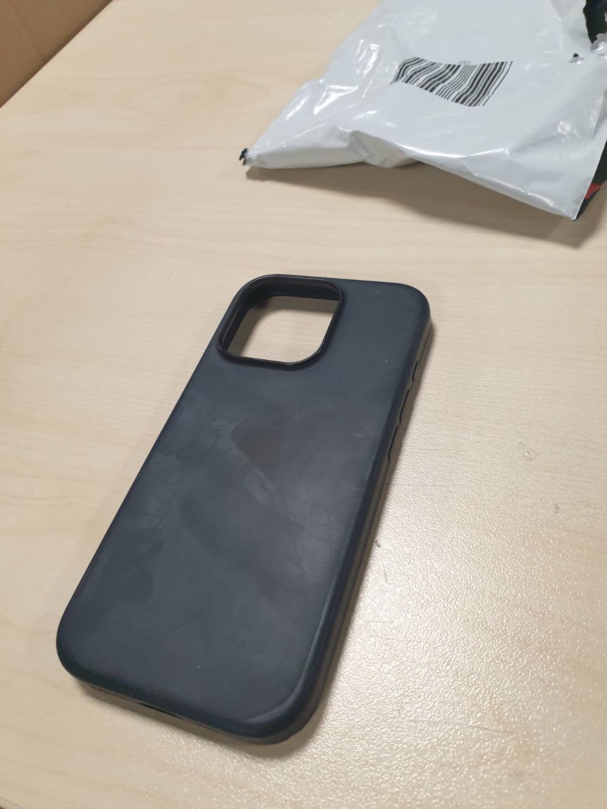 276386 - APPLE MBËSHTJELLËSE SILIKONI ME MAGSAVE PËR IPHONE 16 PRO, E ZEZË