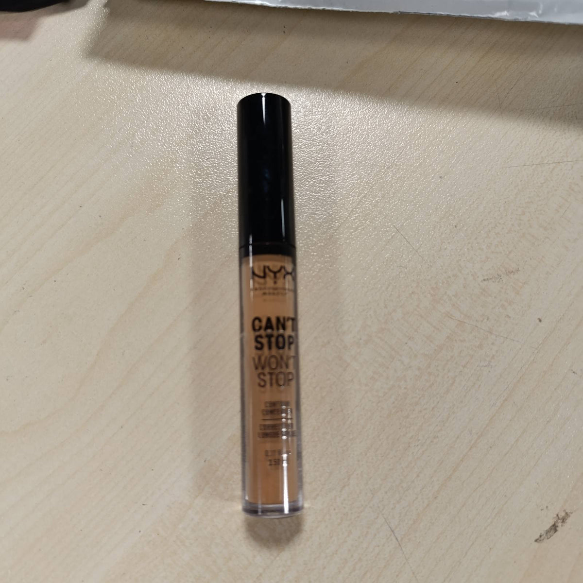 303726 - NYX Korrektor Profesional për Makeup, 24-Hour Wear, përfundim mat, i artë