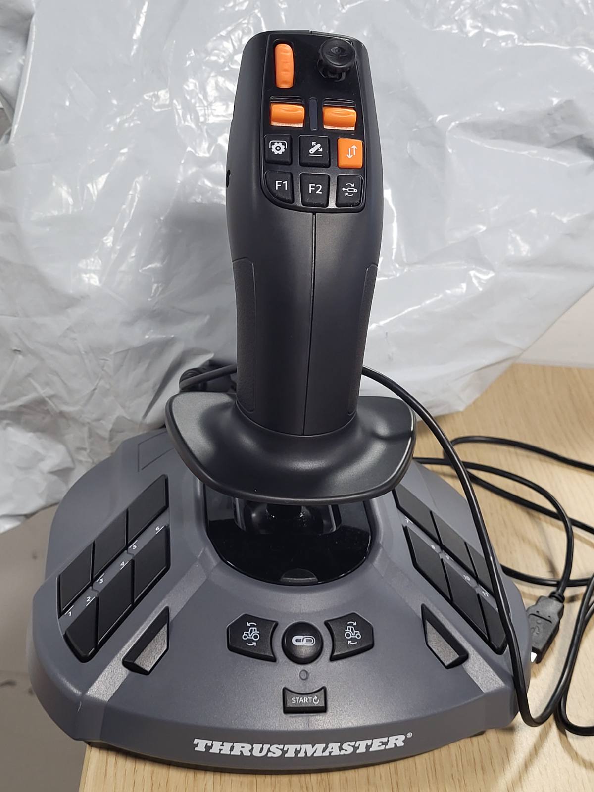 276324 - Thrustmaster SimTask FarmStick - Joystick për Simulim Bujqësor me Precizion të Lartë, Butona të Programueshëm për PC