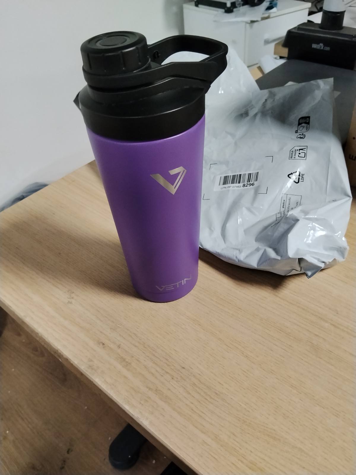293952 - VETIN Përzierës Proteinash Termo 750 ml, Gotë çeliku inox me izolim të dyfishtë, i Papërshkueshëm nga Rrjedhja