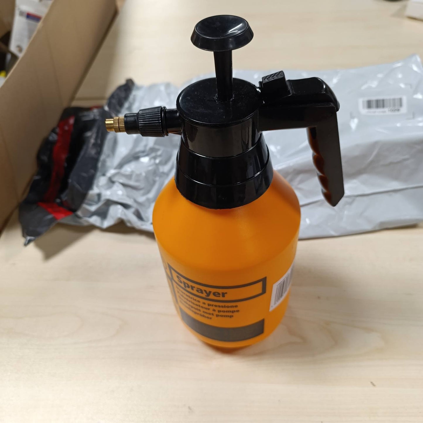 294528 - CONNEX - Spërkatës me Presion - Kapacitet 1.5 L - Grykë prej bronzi e rregullueshme - Me çelës bllokimi dhe spërkatjeje të vazhdueshme - E verdhë dhe e zezë