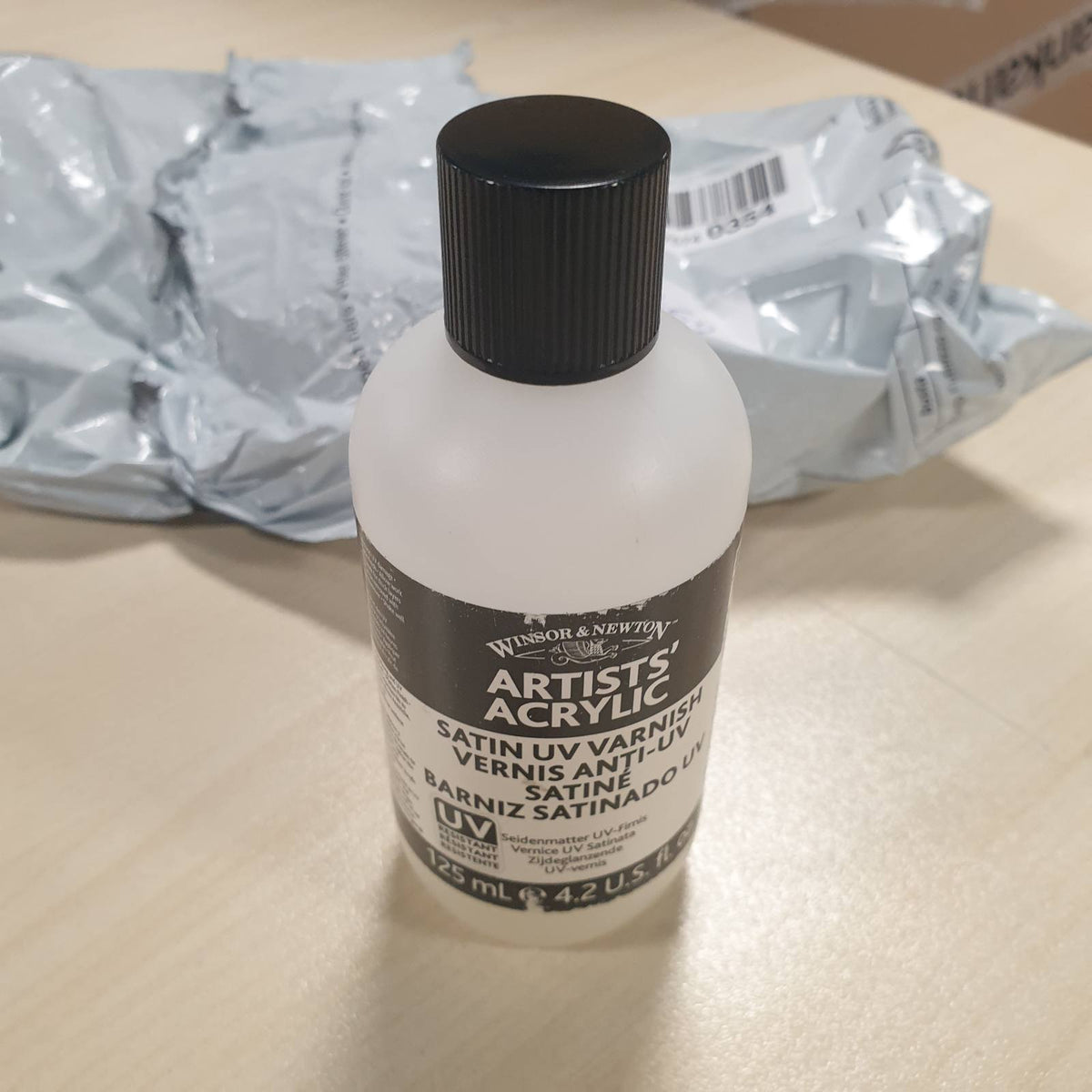 310362 - WINSOR & NEWTON 3030931 Llak UV, përfundim sateni, shtresë mbrojtëse për piktura akrilike, shishe 125 ml