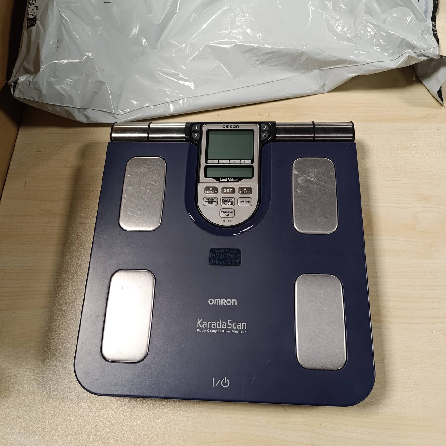274925 - OMRON Peshore Personale BF511: Peshore e dhjamit trupor me dhjamin trupor dhe masën muskulore - 8 sensorë me matje nga dora në këmbë, deri në 150 kg, për të rritur dhe fëmijë nga mosha 6 vjeç.